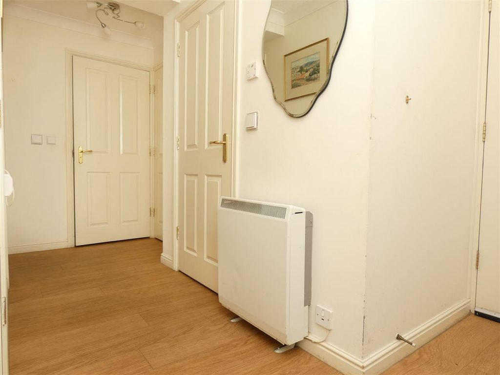 Property photo 2 of 14 Entrance Hall