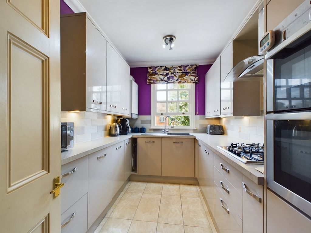 Property photo 2 of 8 Kitchen