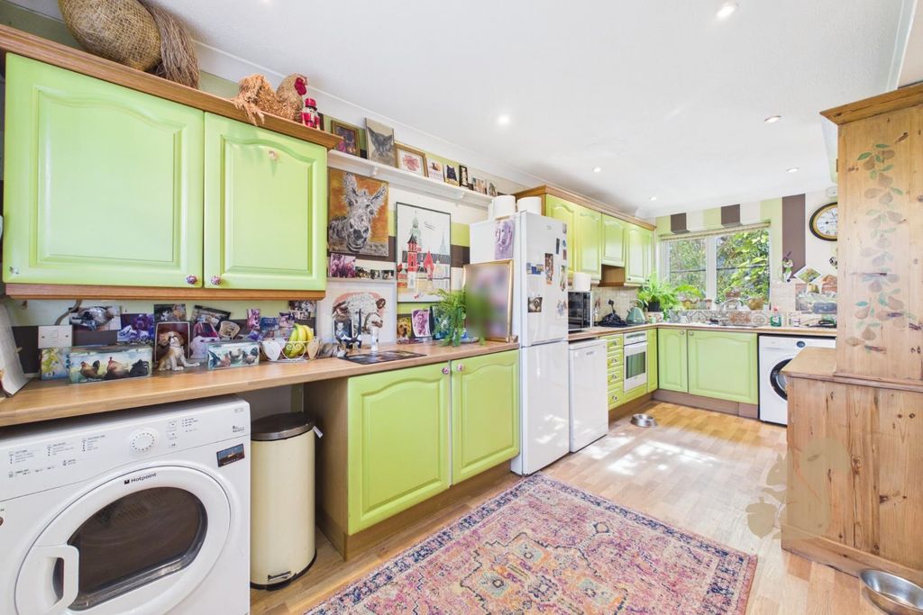 Property photo 2 of 24 Kitchen
