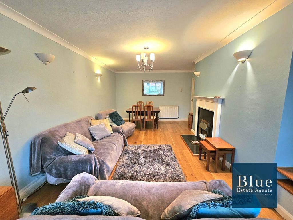 Property photo 3 of 13 Lounge