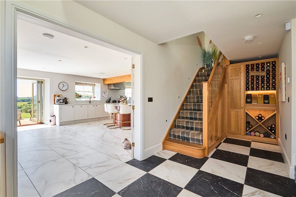Property photo 2 of 39 Entrance Hall