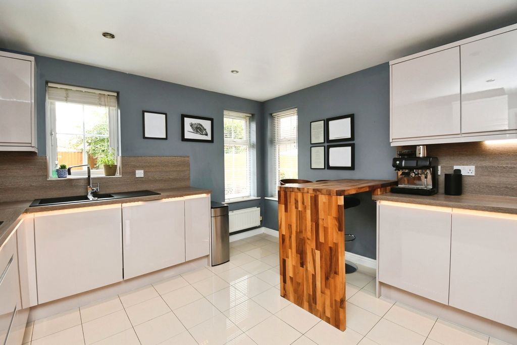 Property photo 3 of 19 Photo #3