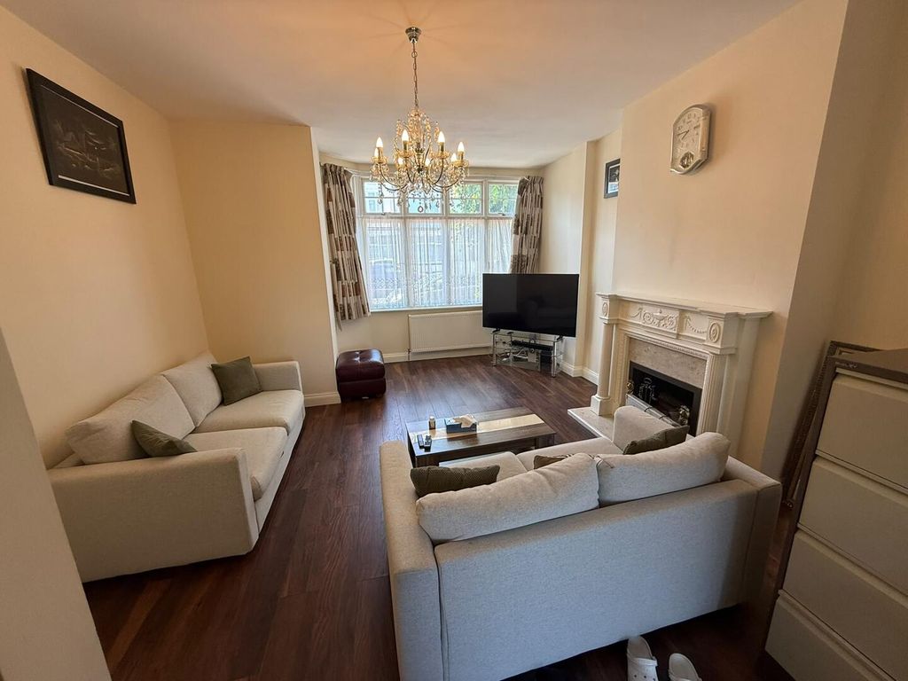 Property photo 1 of 5 Living Room