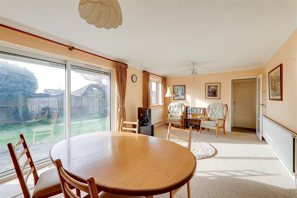 Property photo 3 of 11 Img_1646-Img_1648.Jpg