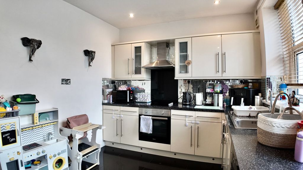 Property photo 3 of 22