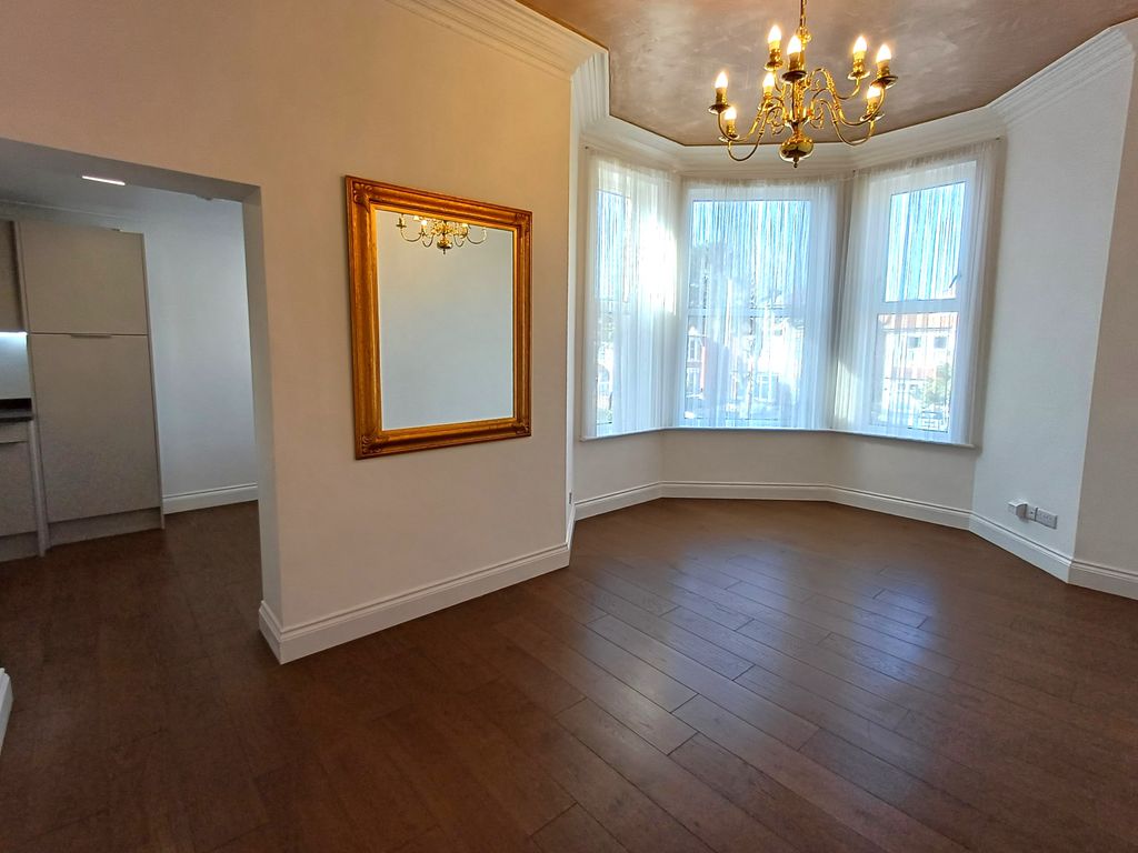Property photo 2 of 18 Lounge 2