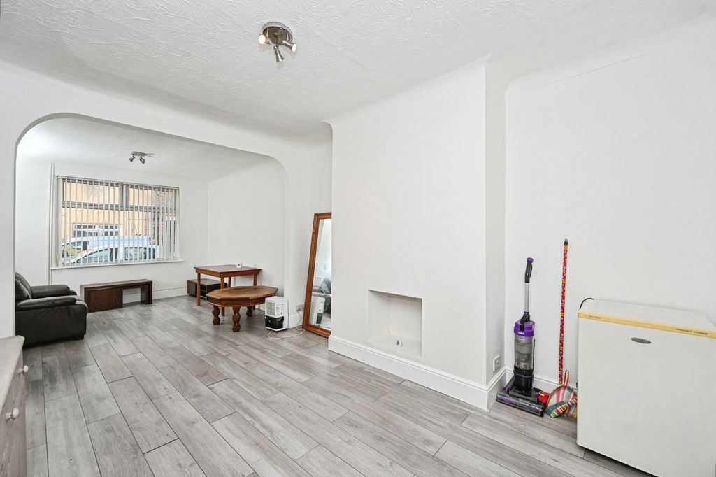 Property photo 3 of 20 Pbox-Img.Jpg