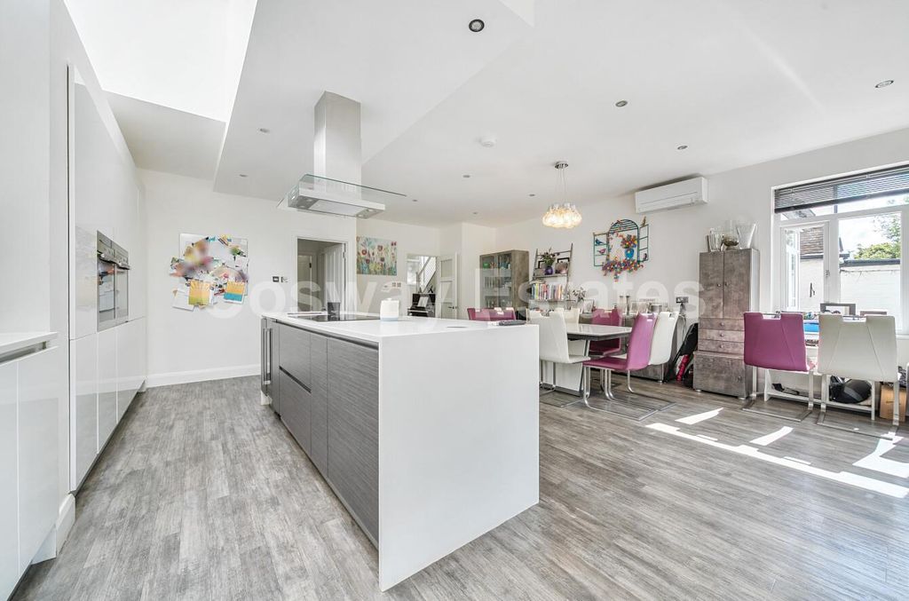 Property photo 2 of 16 0791B33A-Bd6B-49E4-9504-86A8Aa82B147.Jpg