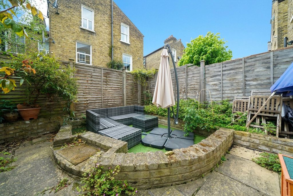 Property photo 2 of 8
