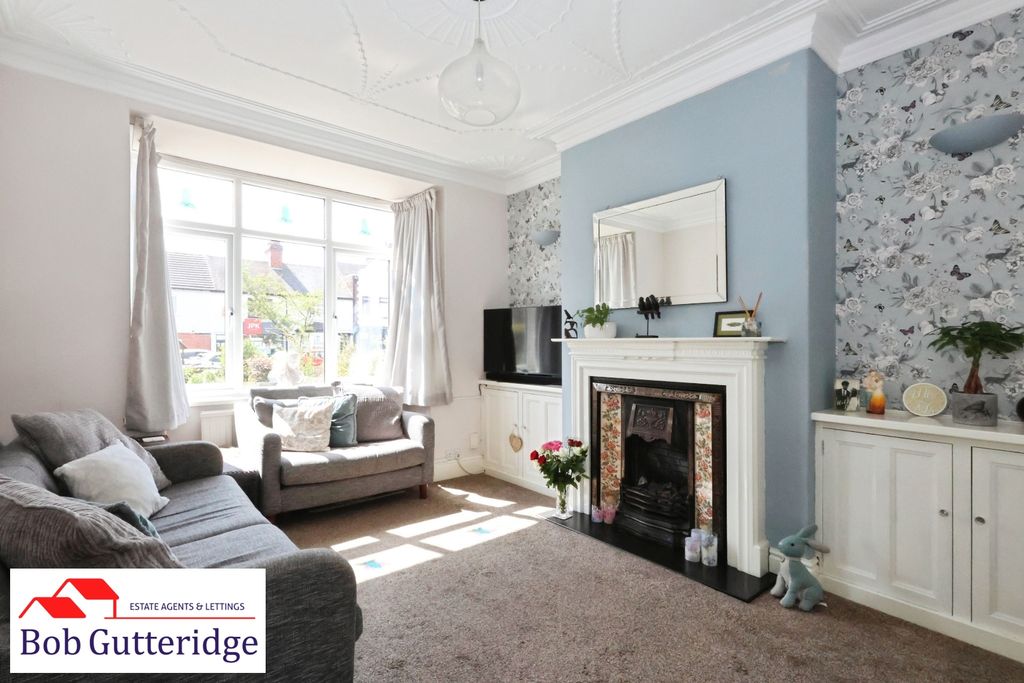 Property photo 3 of 31 Bay Fronted Lounge