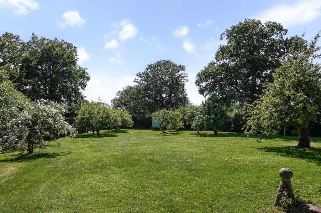 Property photo 2 of 31