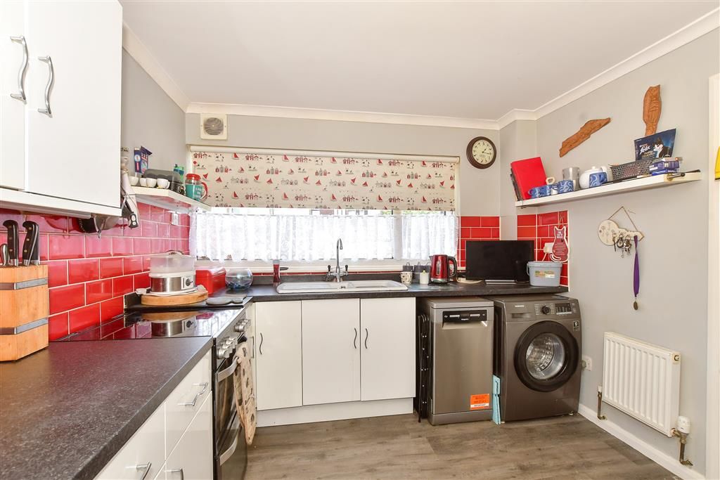 Property photo 3 of 9 Kitchen
