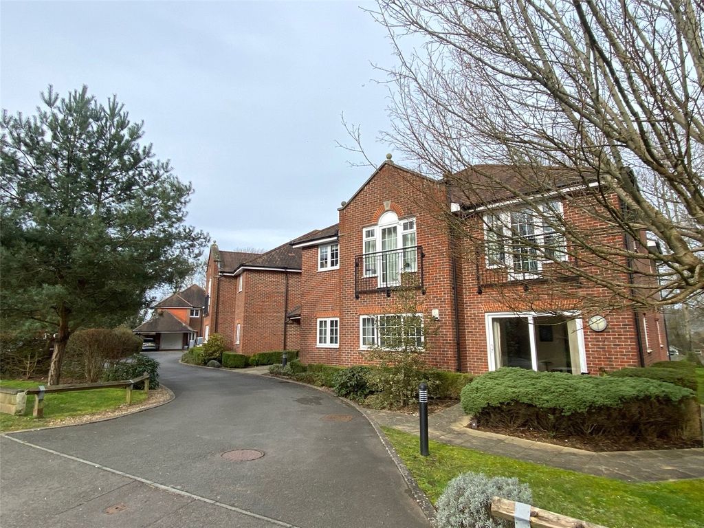 Additional image 9 of 2 bed flat for saleThe Causeway, Petersfield, Hampshire GU31