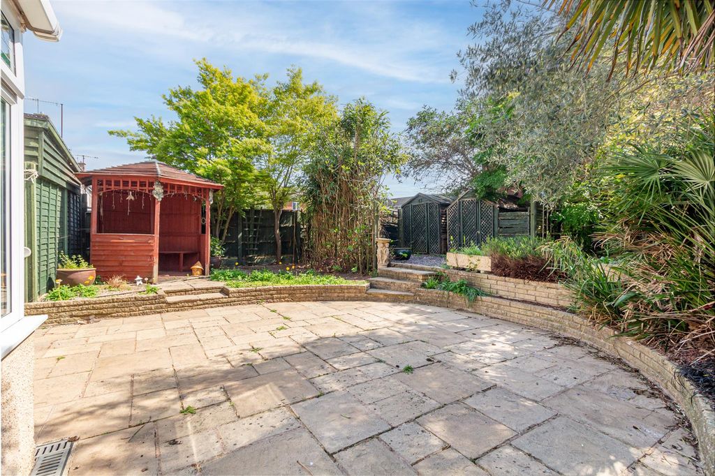 Property photo 2 of 18 Garden-5.Jpg
