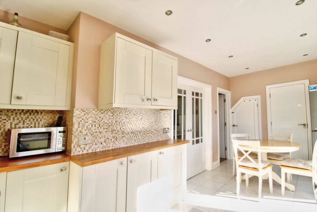 Property photo 2 of 21 7