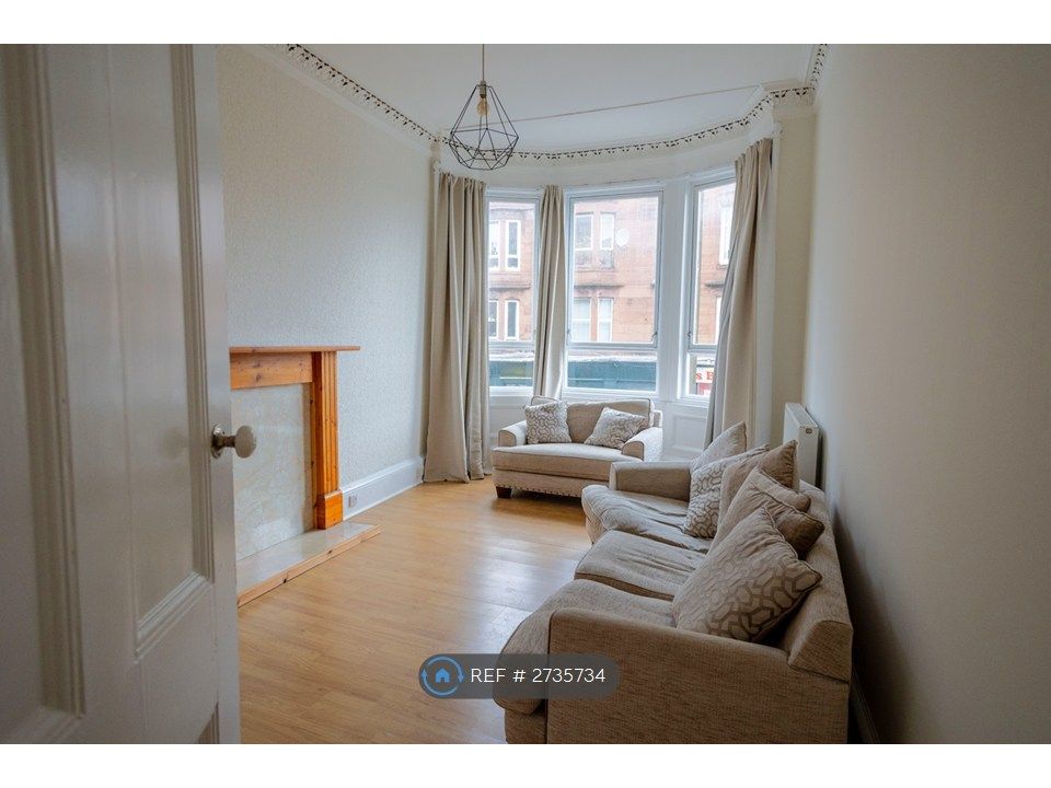 Property photo 1 of 11 Living Room