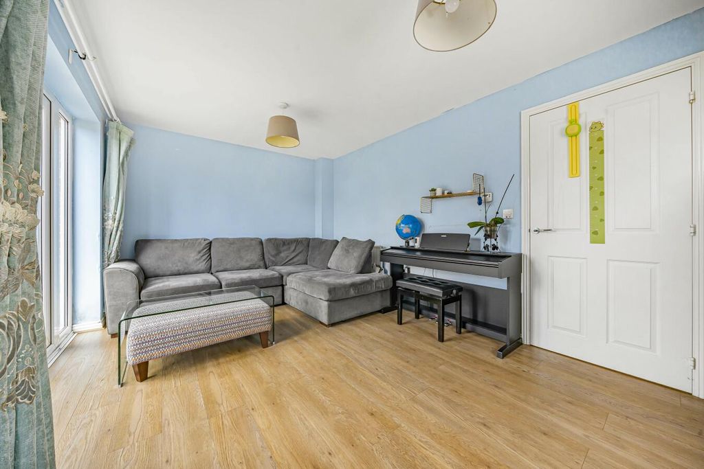 Property photo 3 of 20 3691958_Preview.Jpg