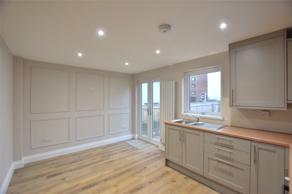 Property photo 2 of 11 Dining Kitchen