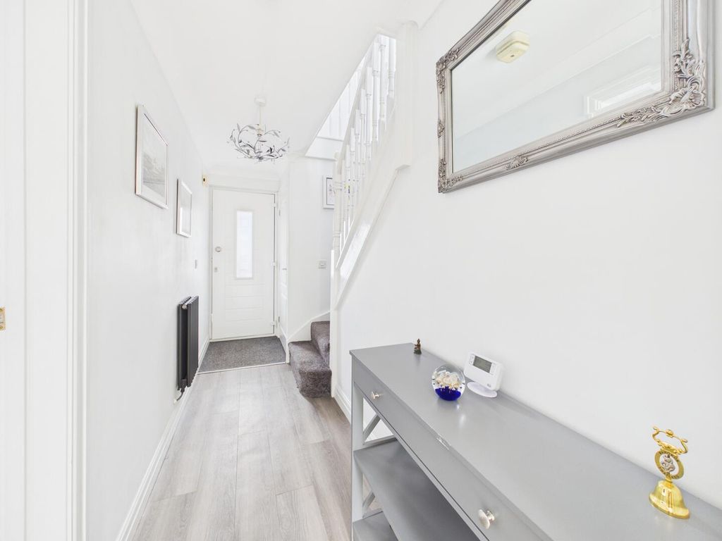 Property photo 2 of 23 Hallway