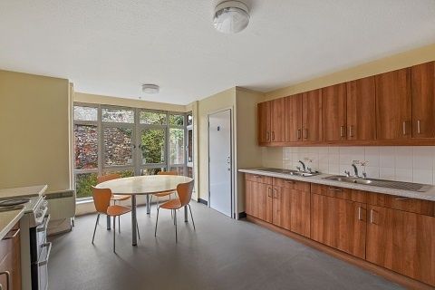 Property photo 3 of 8 Bright Communal Kitchen With Dining Table And Good...