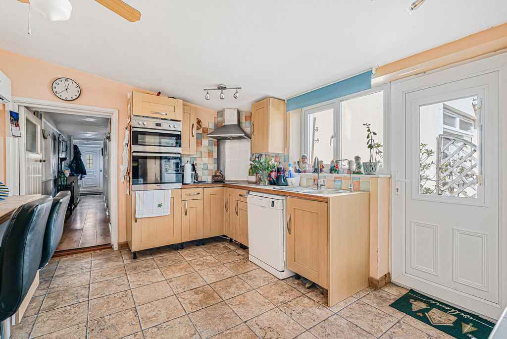 Property photo 3 of 15 Kitchen