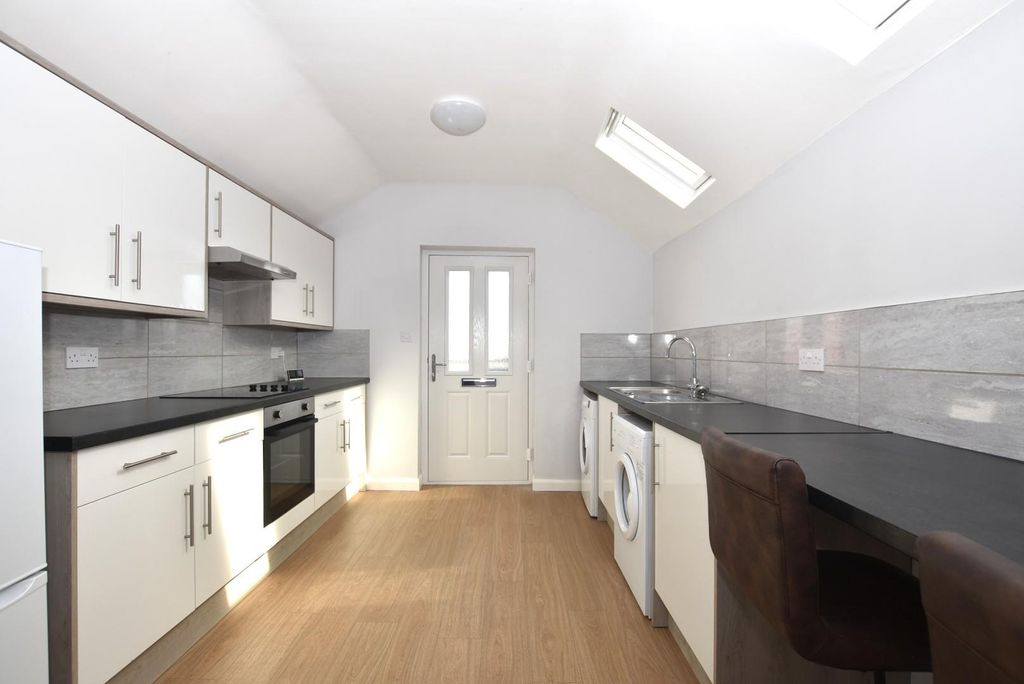 Property photo 2 of 10 Kitchen 1.Jpg