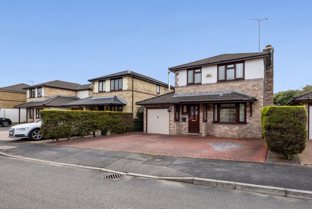 Property photo 1 of 32