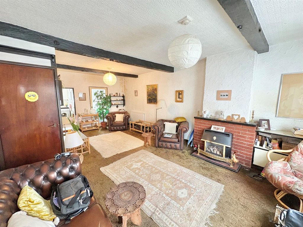 Property photo 3 of 8 Lounge2.Jpg