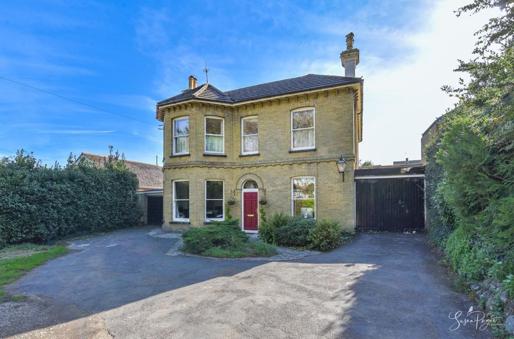 Property photo 1 of 33 Welcome To 10 Shide Road