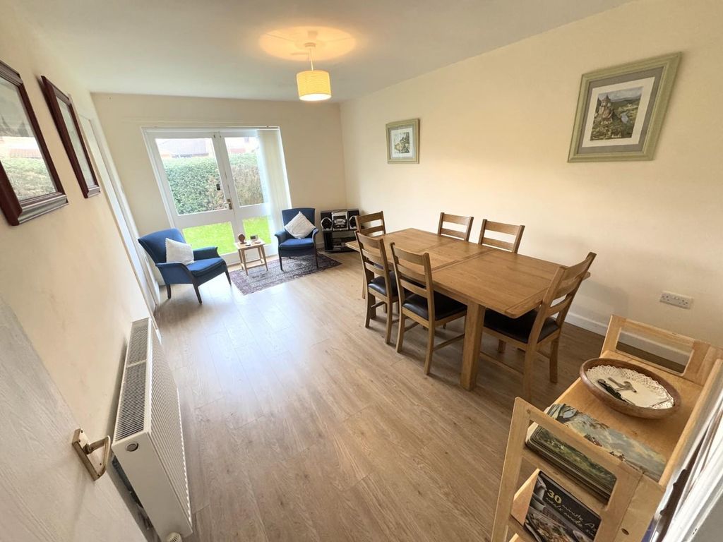 Property photo 2 of 12 Lounge