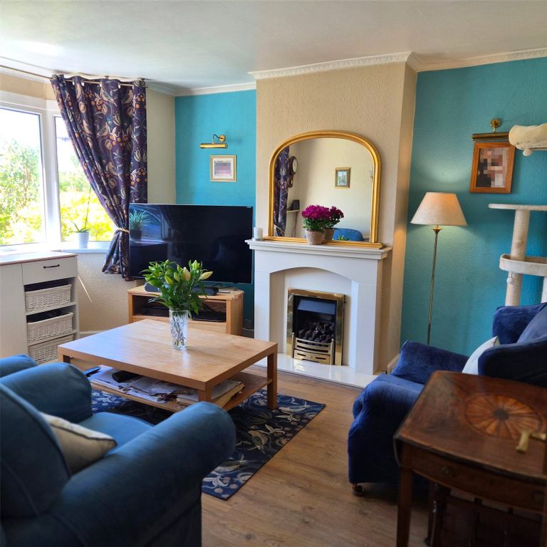 Property photo 2 of 11 Lounge