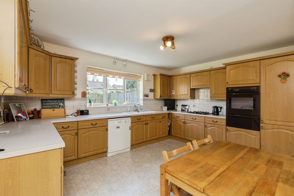 Property photo 2 of 20