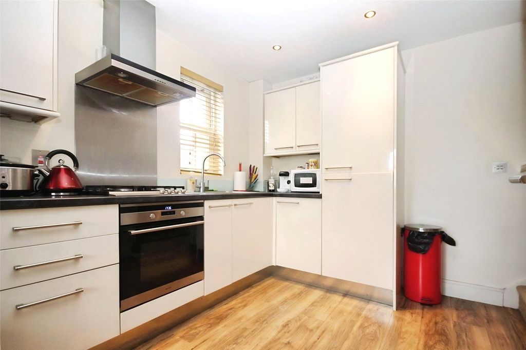 Property photo 2 of 7 Kitchen