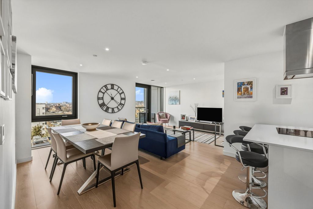 Property photo 1 of 13 Image