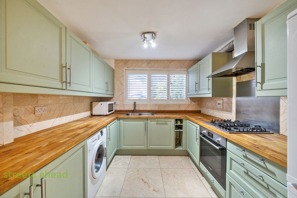 Property photo 3 of 17 9d6E741A-875F-48d...