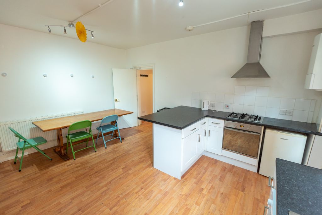 Property photo 1 of 8 Kitchen