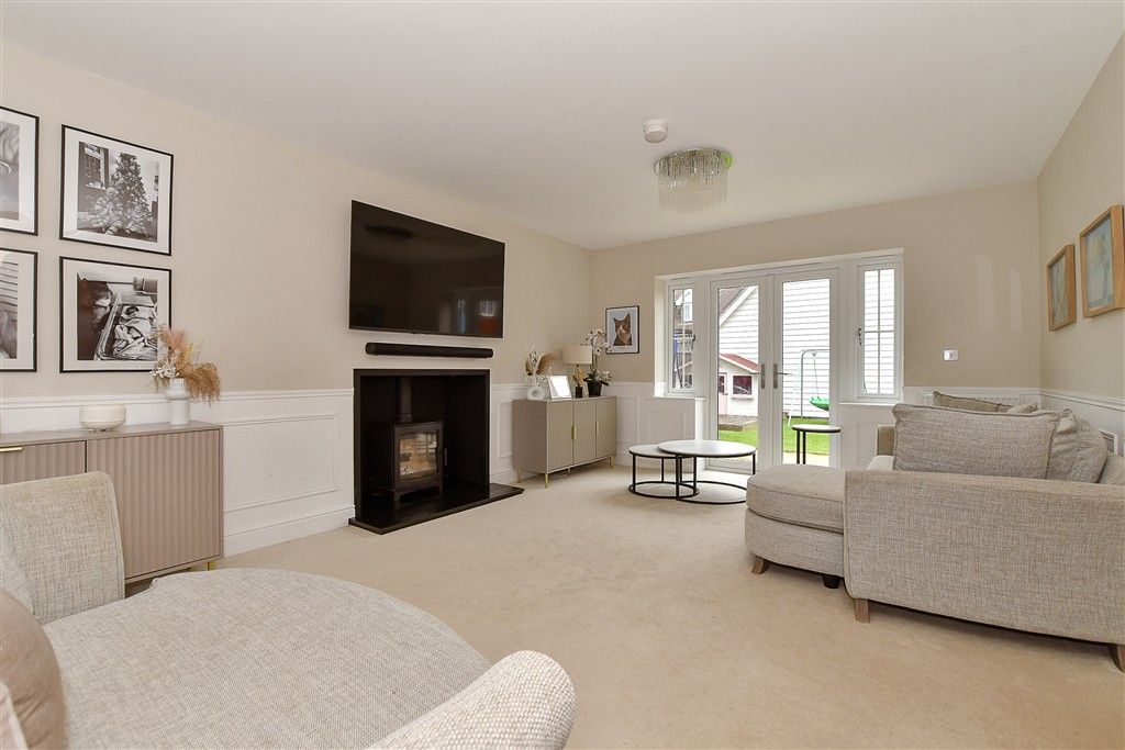 Property photo 3 of 12 Lounge