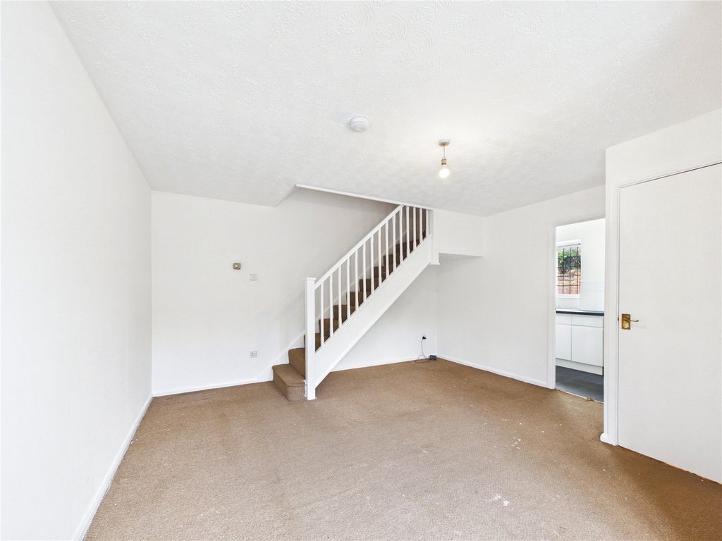 Property photo 2 of 8 Picture No. 12