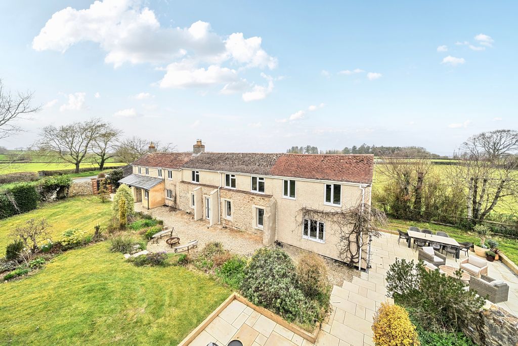 Property photo 1 of 35 .