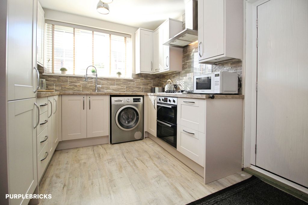 Property photo 2 of 20 Kitchen