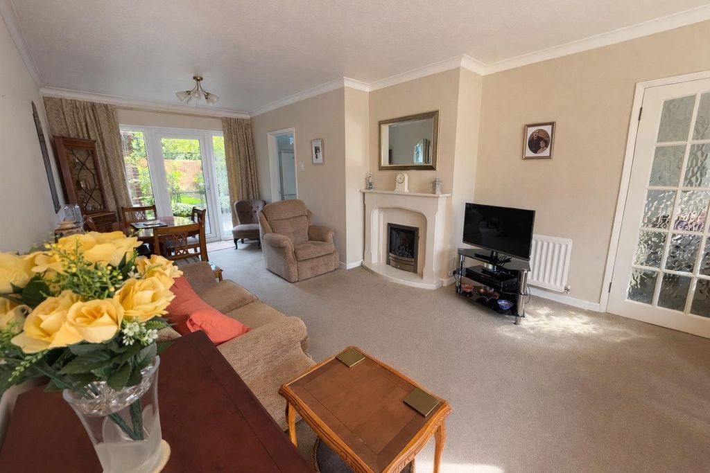 Property photo 3 of 12 Lounge.Png