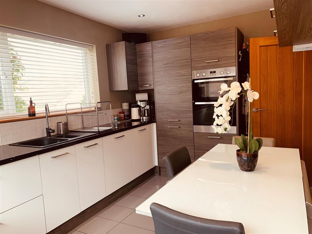 Property photo 1 of 15 Kitchen.Jpg