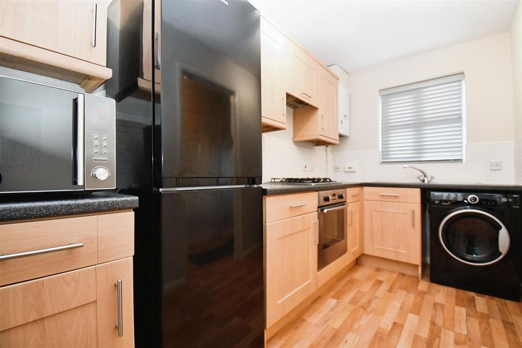 Property photo 3 of 28 Kitchen