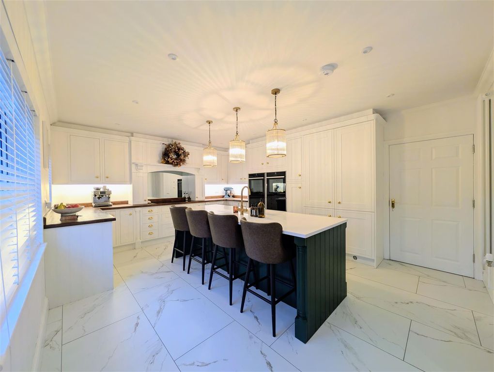 Property photo 3 of 24