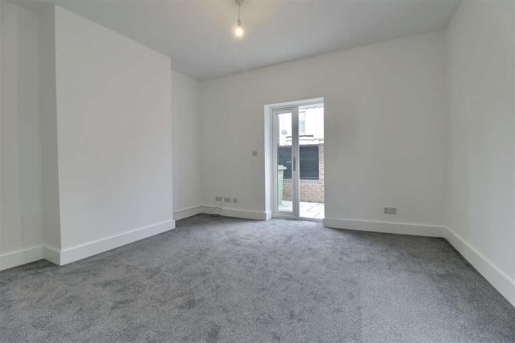 Property photo 3 of 17 2061E2D6-85B0-4184-Ab33-7A68B8Ae63CE_1_201_A.Jpeg