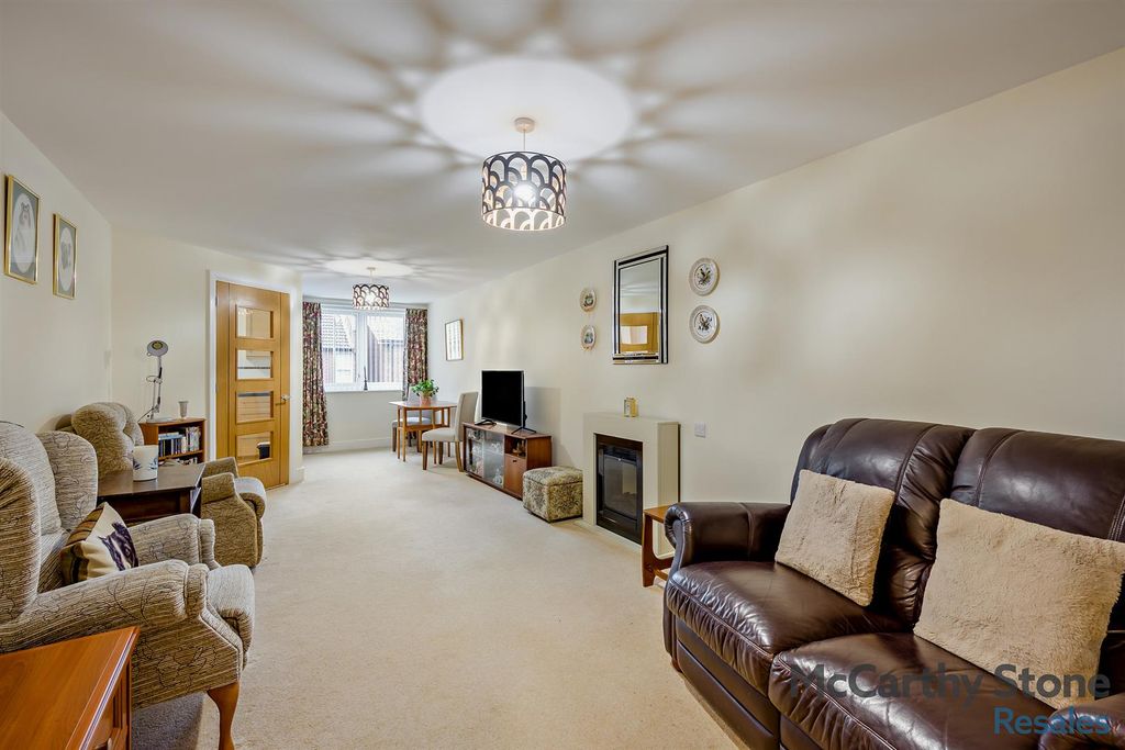 Property photo 2 of 23 8678186-Interior01-800.Jpg