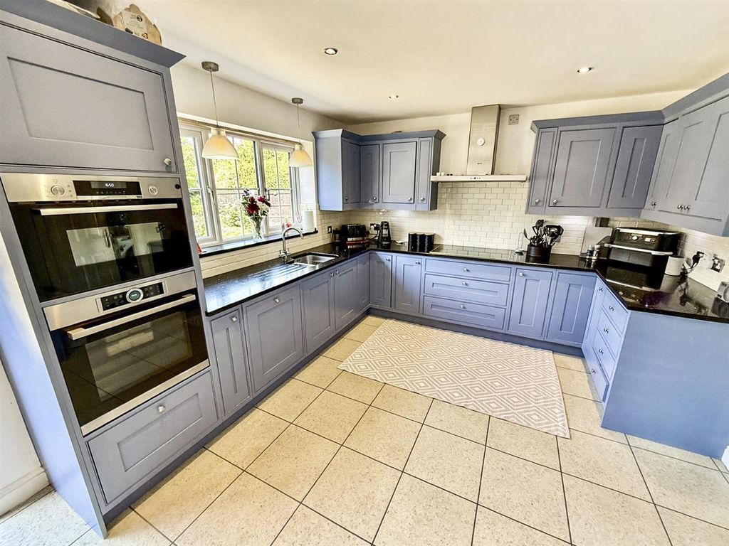 Property photo 2 of 24 Kitchen