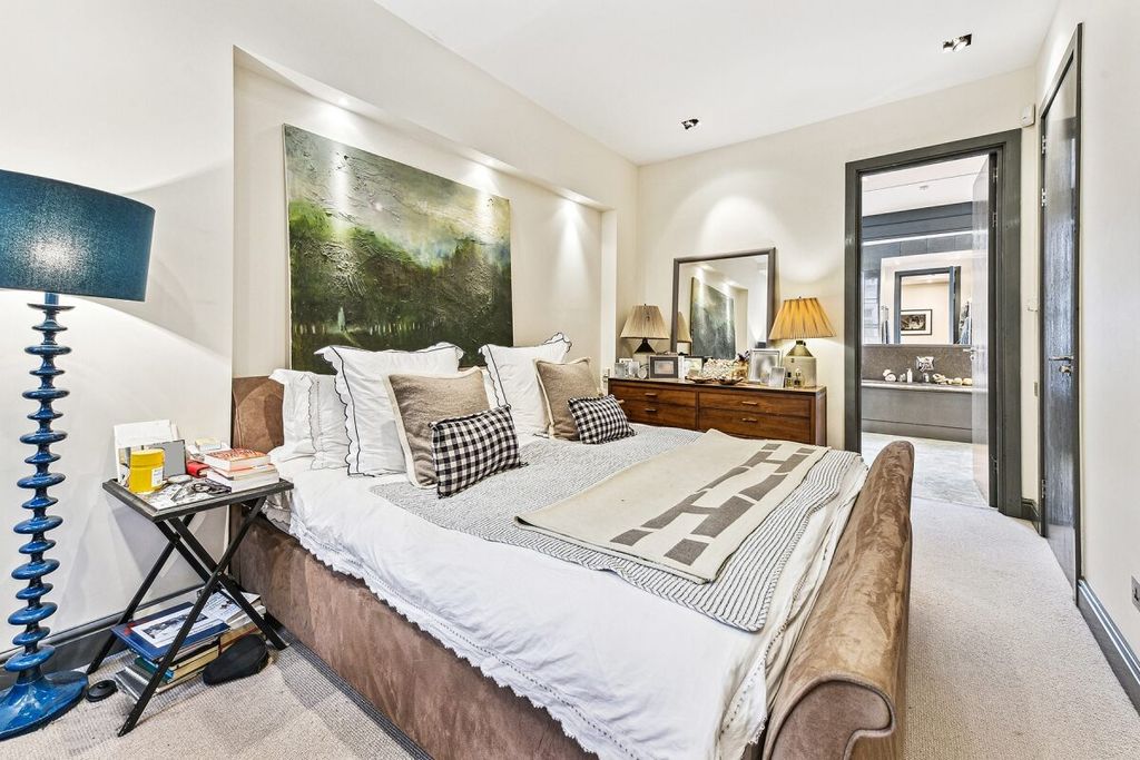 Property photo 3 of 16 Jll