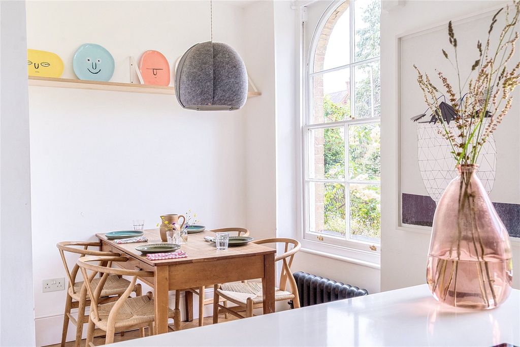 Property photo 3 of 16 Dining Area