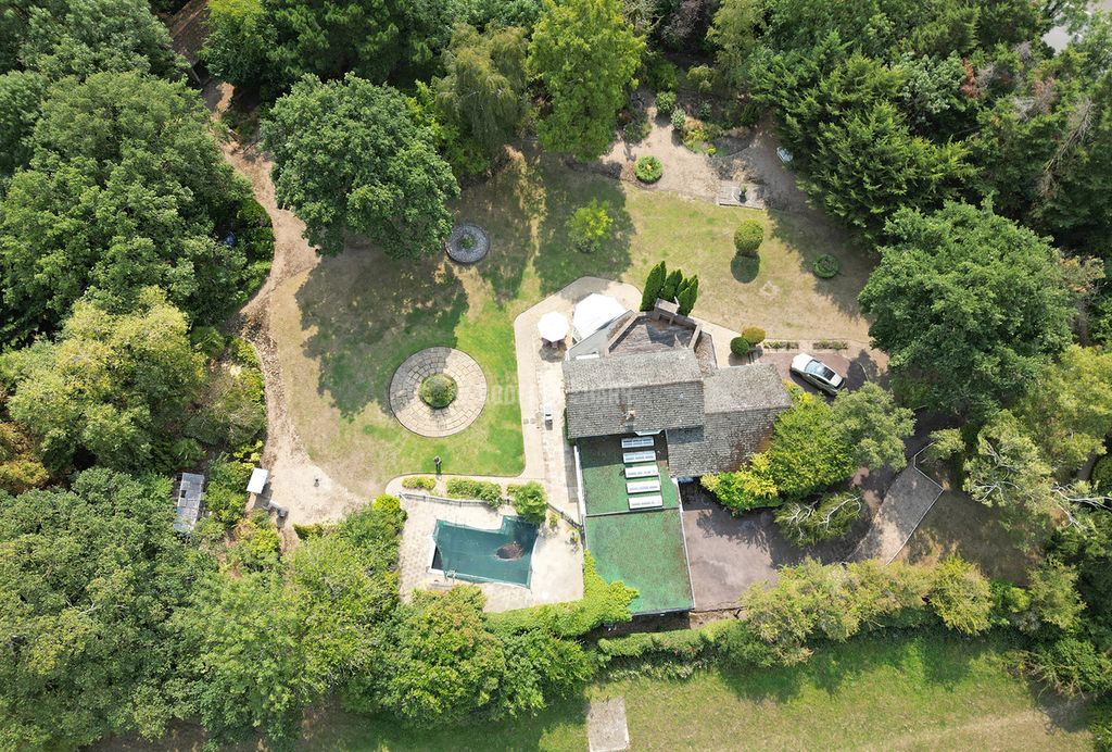 Property photo 3 of 24
